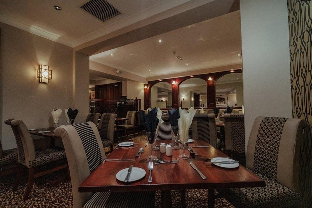Corr'S Corner Hotel Newtownabbey Bagian luar foto