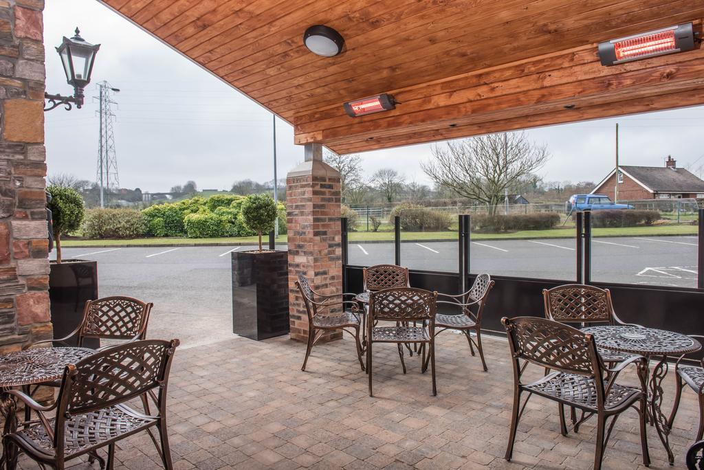 Corr'S Corner Hotel Newtownabbey Bagian luar foto