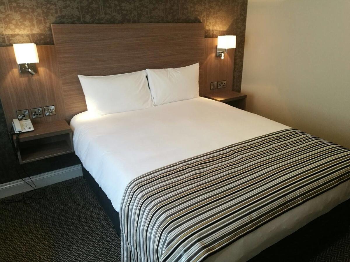 Corr'S Corner Hotel Newtownabbey Bagian luar foto
